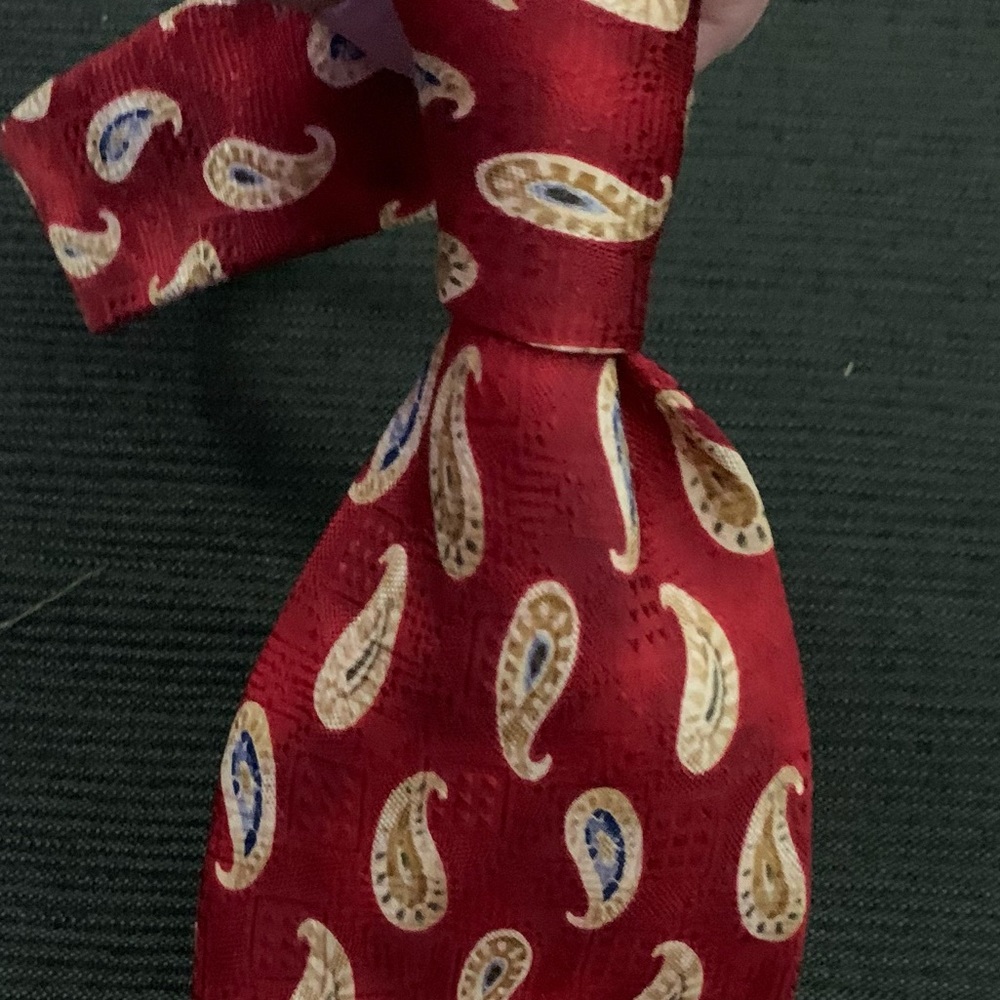 JOS A BANK All Silk Paisley Tie